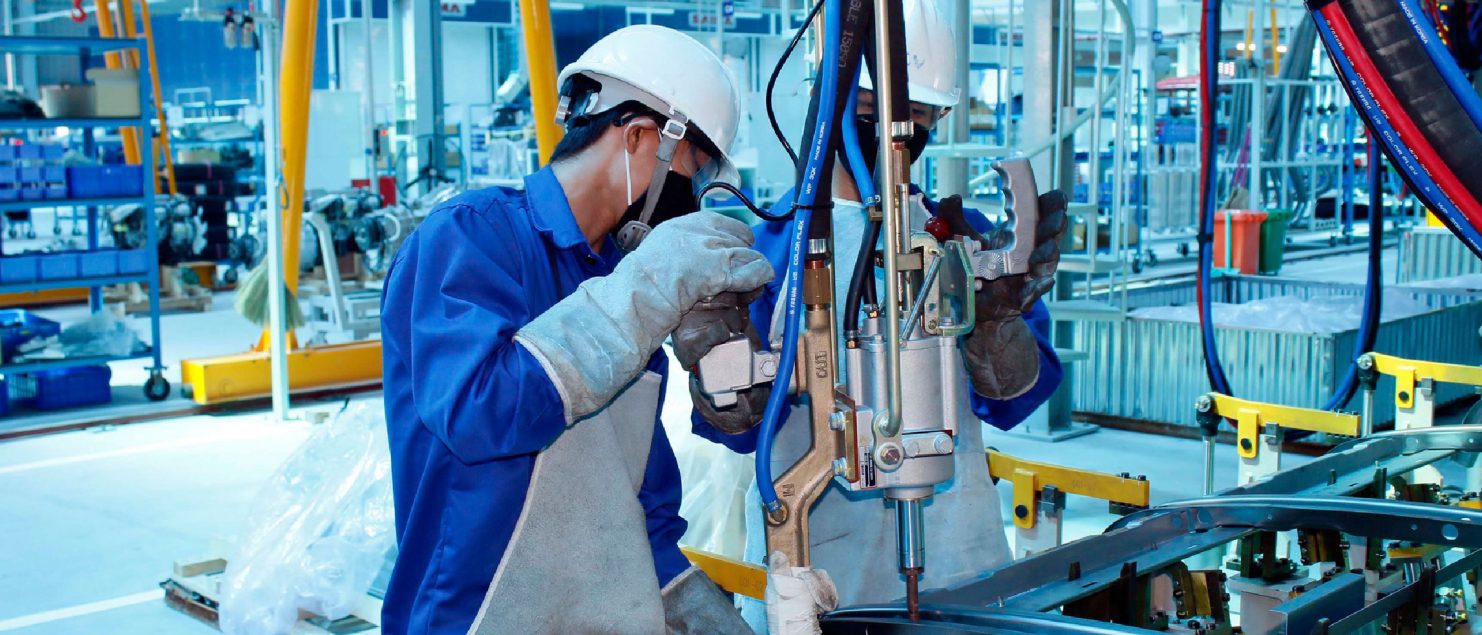 employees-have-two-days-off-on-National-Day-051