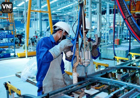 employees-have-two-days-off-on-National-Day-051